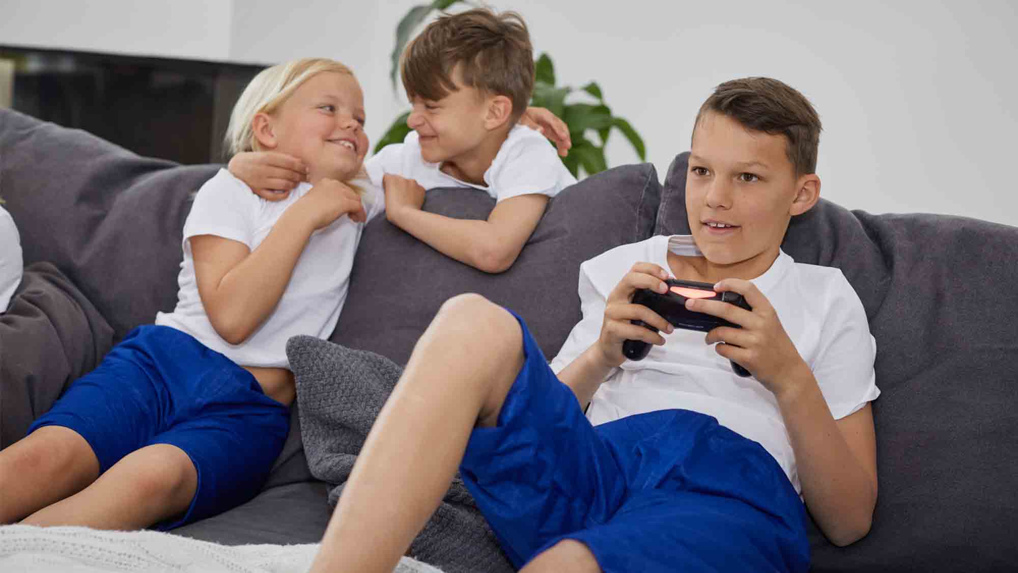 Playingkidslowres